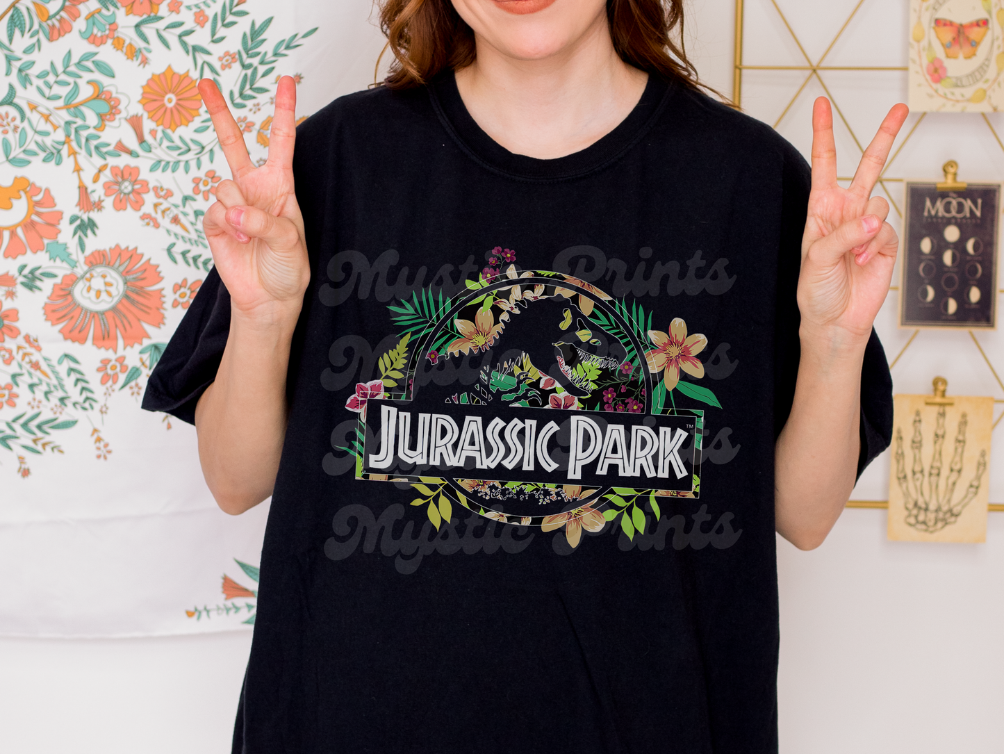 Floral Dinosaur Shirt – Vintage-Inspired T-Rex Graphic Tee – Unisex Jurassic-Inspired Tee