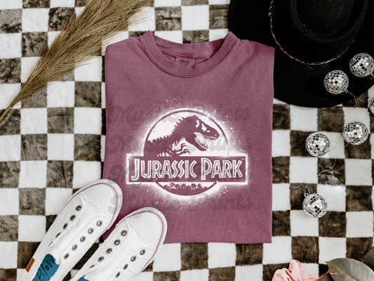 Retro Dinosaur Adventure T-Shirt – 90s Movie-Inspired Dino Tee – Unisex Jurassic Park Style Shirt – Vintage Graphic Tee